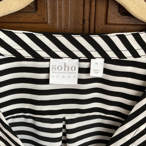 Soho New York & Company Black and White Drapey Blouse Size Medium - Picture 2 of 9
